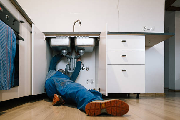 Professional Plumbing technician working in Duncanville, TX